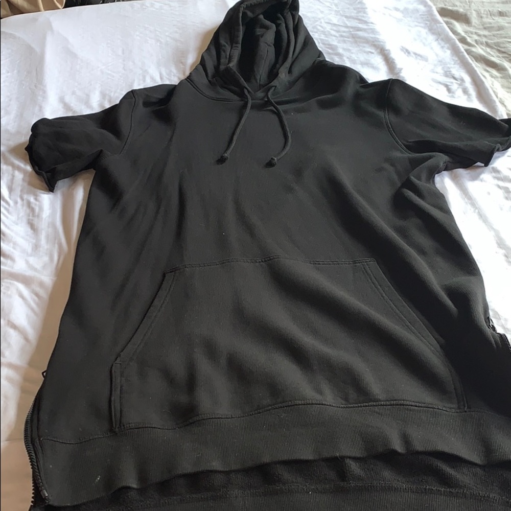 Used Men’s H&M short sleeved extended hoodie